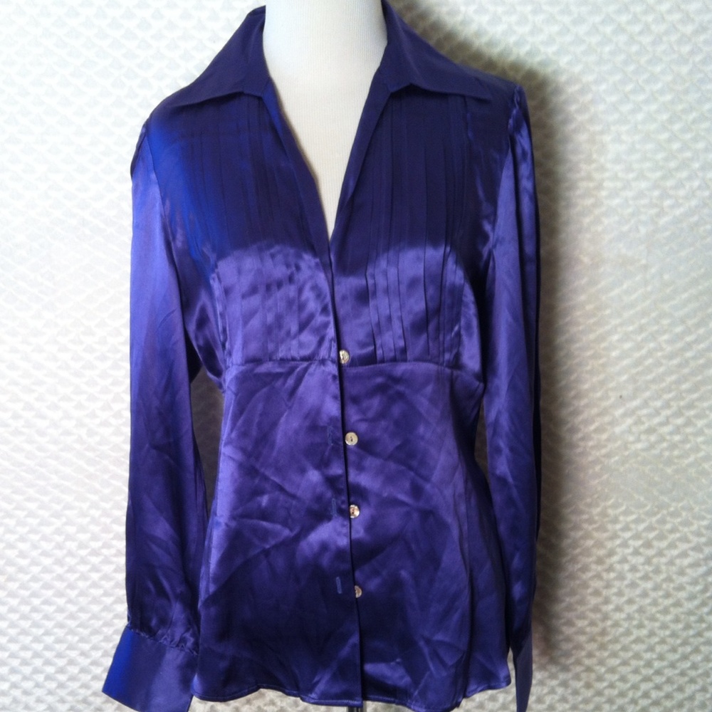 100% Silk Sandra Ingrish Blouse w/ Mother of Pearl